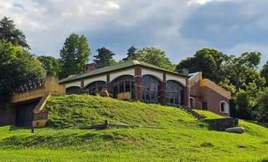 Hermosa casa de 3 dormitorios en Raco, terreno de 1.4 hectáreas con cancha de tenis, apta crédito