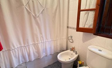 Hermosa casa de 3 dormitorios en Raco, terreno de 1.4 hectáreas con cancha de tenis, apta crédito
