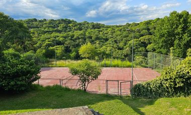 Hermosa casa de 3 dormitorios en Raco, terreno de 1.4 hectáreas con cancha de tenis, apta crédito