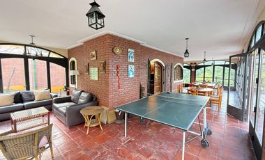 Hermosa casa de 3 dormitorios en Raco, terreno de 1.4 hectáreas con cancha de tenis, apta crédito