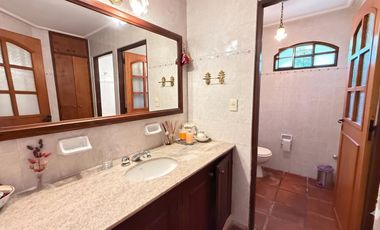 Hermosa casa de 3 dormitorios en Raco, terreno de 1.4 hectáreas con cancha de tenis, apta crédito