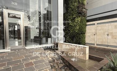 Departamento de tres habitaciones sobre boulevard