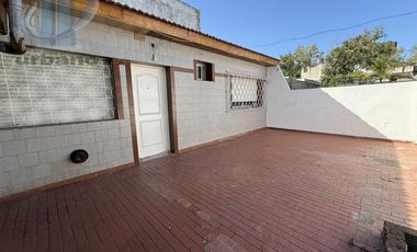 PH en  Alquiler 2 amb. c/ patio - Ramos Mejia