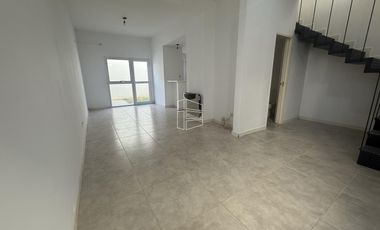 Alquiler - Dúplex de 2 Dormitorios en Barrio Los Olmos  - A043