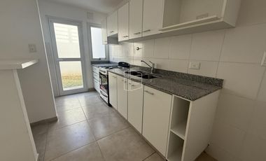 Alquiler - Dúplex de 2 Dormitorios en Barrio Los Olmos  - A043
