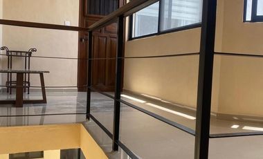 | Casa totalmente amueblada nueva en el centro |