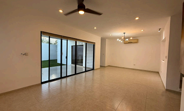 | Exclusiva casa en renta dentro de una excelente zona residencial |