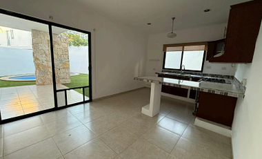 | Exclusiva casa en renta dentro de una excelente zona residencial |