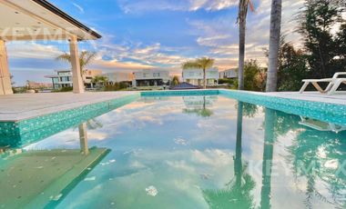 Casa en alquiler en barrio cerrado El Yacht, 4 habitaciones, amarra al agua