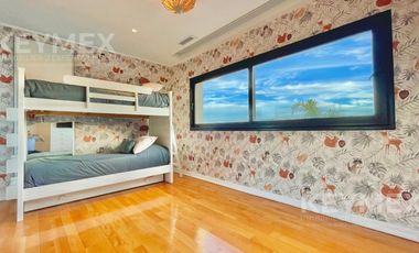 Casa en alquiler en barrio cerrado El Yacht, 4 habitaciones, amarra al agua