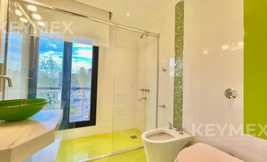 Casa en alquiler en barrio cerrado El Yacht, 4 habitaciones, amarra al agua