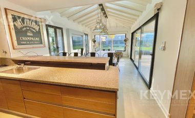 Casa en alquiler en barrio cerrado El Yacht, 4 habitaciones, amarra al agua
