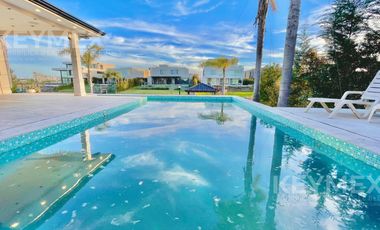 Casa en alquiler en barrio cerrado El Yacht, 4 habitaciones, amarra al agua