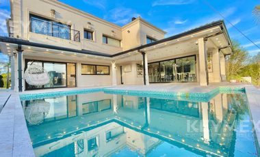 Casa en alquiler en barrio cerrado El Yacht, 4 habitaciones, amarra al agua