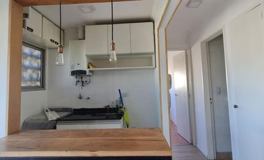 Departamento de 2 Ambientes en Florida Mitre: Luminoso con Balcón y Excelente Estado-En Alquiler.