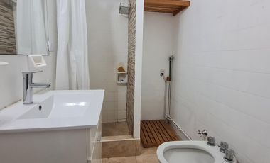 Departamento de 2 Ambientes en Florida Mitre: Luminoso con Balcón y Excelente Estado-En Alquiler.