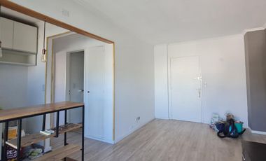 Departamento de 2 Ambientes en Florida Mitre: Luminoso con Balcón y Excelente Estado-En Alquiler.