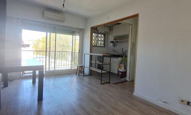 Departamento de 2 Ambientes en Florida Mitre: Luminoso con Balcón y Excelente Estado-En Alquiler.