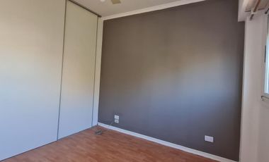Departamento de 2 Ambientes en Florida Mitre: Luminoso con Balcón y Excelente Estado-En Alquiler.
