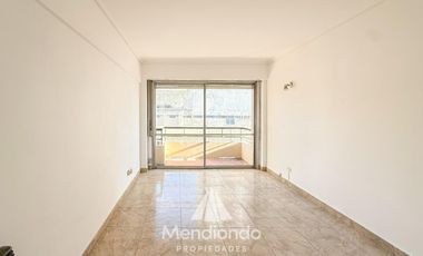 Departamento 2 AMB C/DEPENDENCIA Y BALCON A LA CALLE!