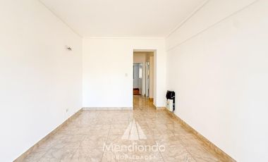 Departamento 2 AMB C/DEPENDENCIA Y BALCON A LA CALLE!