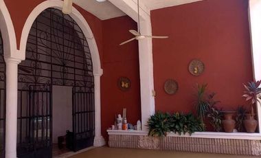 Casa neocolonial en venta, ubicada en Izamal Pueblo Mágico”