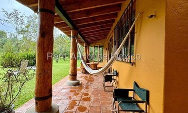 Casa en Renta en Valle de Bravo, Valle de Bravo CR 26-2864.
