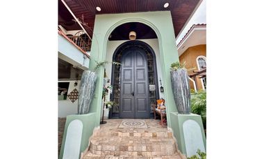 VENTA CASA BRISAS DEL GOLF CON PISCINA (EC)