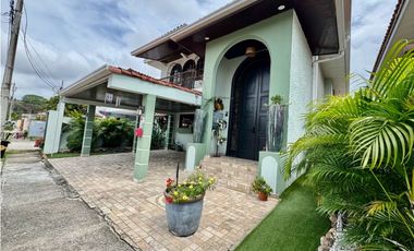VENTA CASA BRISAS DEL GOLF CON PISCINA (EC)