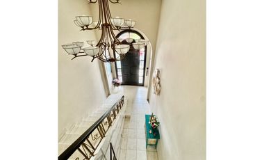 VENTA CASA BRISAS DEL GOLF CON PISCINA (EC)