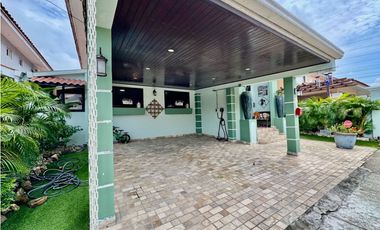 VENTA CASA BRISAS DEL GOLF CON PISCINA (EC)
