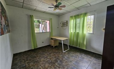 Alquiler de casa en barriada Los Pinos, Las Tablas