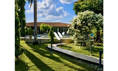 SE VENDE EXCLUSIVA RESIDENCIA EN URB. LAS PERLAS - DAVID, CHIRIQU