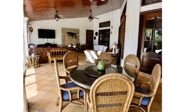 SE VENDE EXCLUSIVA RESIDENCIA EN URB. LAS PERLAS - DAVID, CHIRIQU