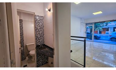 Venta y/o Alquiler - Local a la calle en importante zona Comercial
