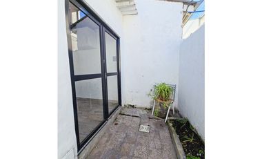 Departamento PH 3 amb. con patio - Rivadavia y Dorrego