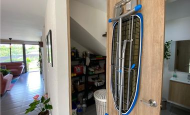 SE VENDE ESPECTACULAR CASA EN CONJUNTO CERRADO CERCA A LA TEBAIDA