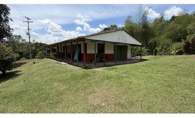 VENTA DE FINCA EN MONTENEGRO, QUINDO, COLOMBIA