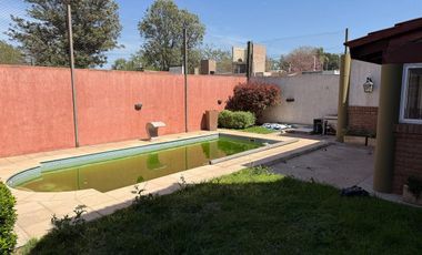 VENTA CASA 4 DORMITORIOS PILETA CLIMATIZADA PILAR