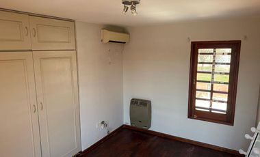 VENTA CASA 4 DORMITORIOS PILETA CLIMATIZADA PILAR