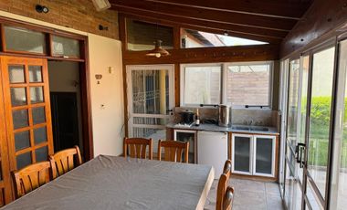 VENTA CASA 4 DORMITORIOS PILETA CLIMATIZADA PILAR