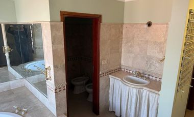 VENTA CASA 4 DORMITORIOS PILETA CLIMATIZADA PILAR
