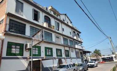 ALQUILER EDIFICIO ESQUINA  EZEIZA PB Y DOS PISOS