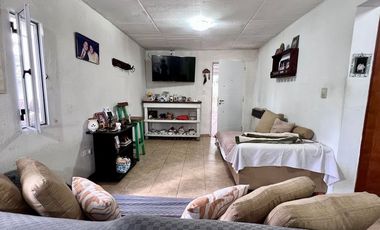 CASA EN VENTA LOBOS 3 DORMITORIOS PARQUE COCHERA
