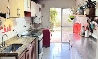 CASA EN VENTA LOBOS 3 DORMITORIOS PARQUE COCHERA