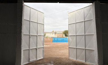 ALQUILER Galpon 200 m2 con 2 oficinas y recepcion.