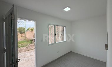 ALQUILER Galpon 200 m2 con 2 oficinas y recepcion.