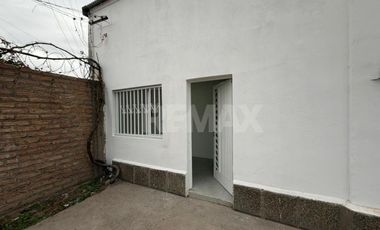 ALQUILER Galpon 200 m2 con 2 oficinas y recepcion.