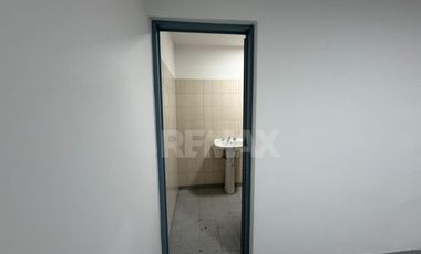 ALQUILER Galpon 200 m2 con 2 oficinas y recepcion.
