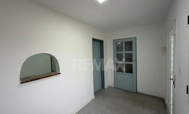 ALQUILER Galpon 200 m2 con 2 oficinas y recepcion.